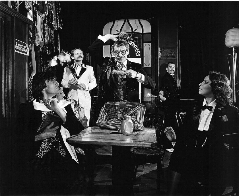 Kawiarnia Kalambur. Spektakl "Profesor Andrzej Breton i jego goście"